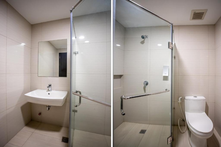 Bathroom 5, Red Planet Cavite, Rosario