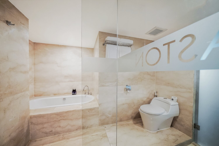 Bathroom 5, Aston Pluit Hotel & Residence, Jakarta Utara