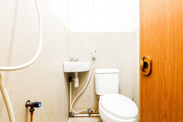 Bathroom 3, Urbanview Hotel Residence 446 Tanjung Duren, West Jakarta