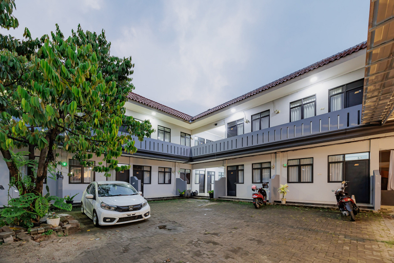 Exterior & Views 2, RedDoorz near Maulana Yusuf Stadium Serang, Serang