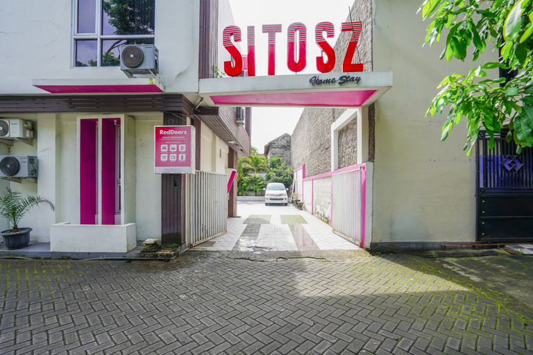 Exterior & Views 2, RedDoorz Plus @ Taman Madiun, Madiun