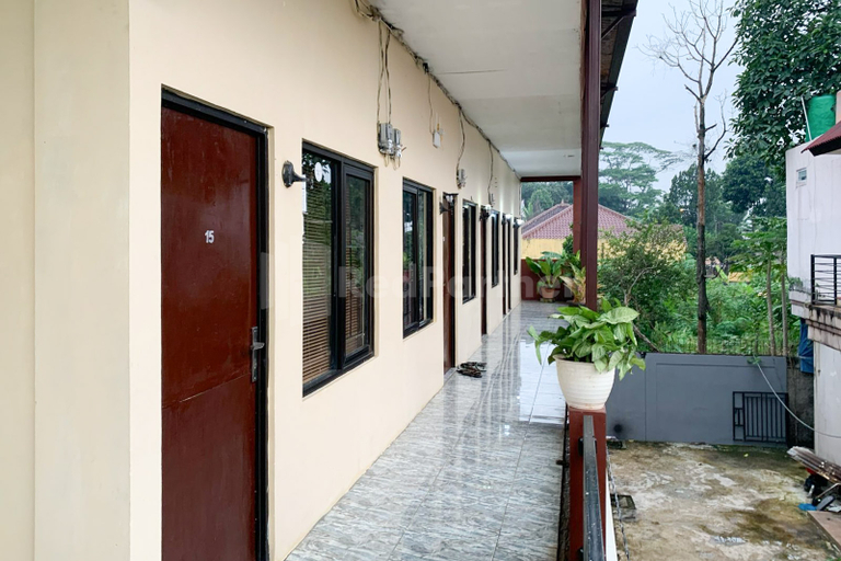 Others 4, SRB near Mall Ciputra CIbubur Mitra RedDoorz, Bekasi
