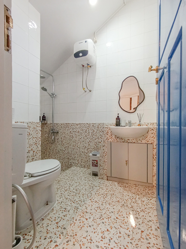 Bathroom 5, The Cartoon House by Kava Stay, Cianjur