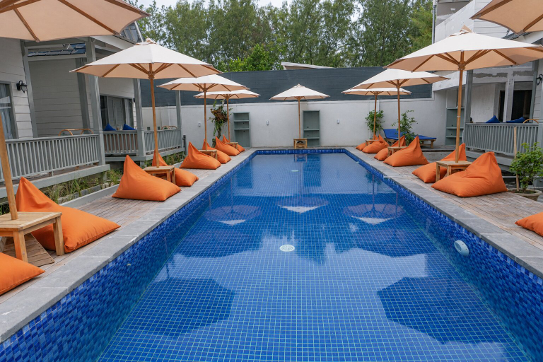Swimming Pool 5, Hu'u Beach Front Hotel, Lombok