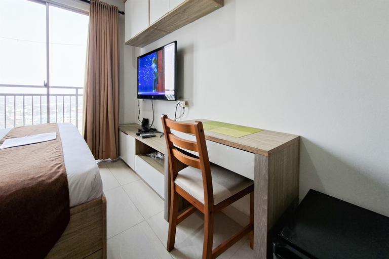 Bedroom 2, Bright Comfortable Studio Room at Apartment Springwood Residence Tangerang By Travelio, Tangerang