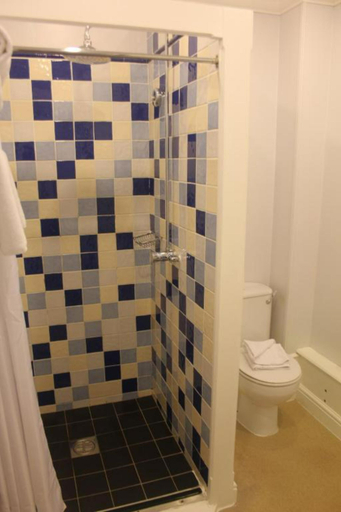 Bathroom 5, Nant Ddu Lodge Hotel & Spa by Belvilla, Powys