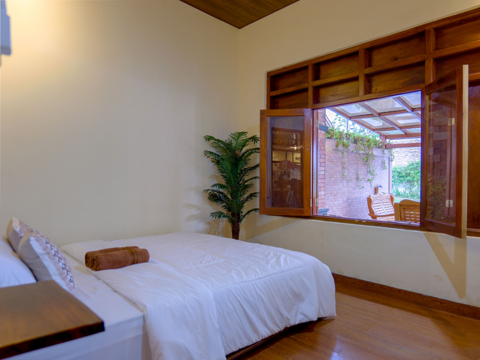 Bedroom 3, 3 BR Java House Near Prambanan Temple - Griya Mandara Homestay, Klaten