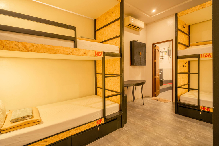 Bedroom 4, 100% Cafe Moto Hostel, Puerto Princesa City