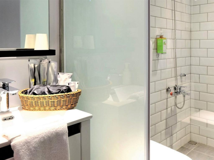 Bathroom 4, DDInn Hotel, Taichung