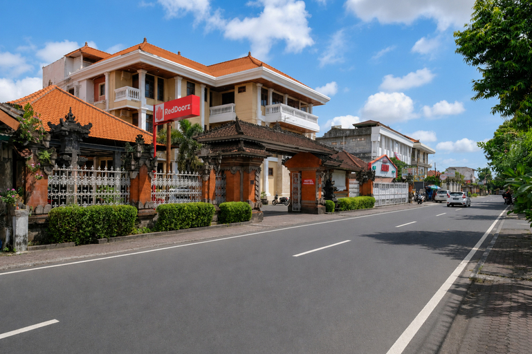 Exterior & Views 2, RedDoorz @ Hotel Dewata Indah Denpasar, Denpasar