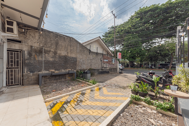 Exterior & Views 2, RedDoorz @ Capsule Inn Teuku Umar Lampung, Bandar Lampung