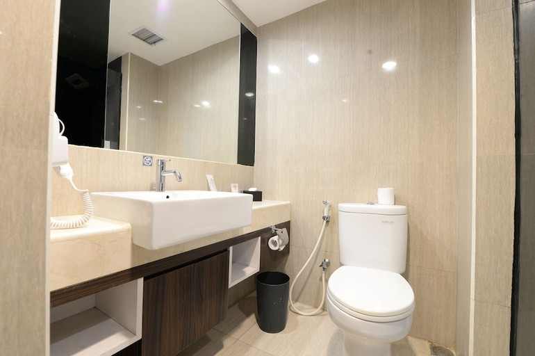 Bathroom 5, StarRay Hotel Jakarta Mangga Dua Square, Jakarta Utara