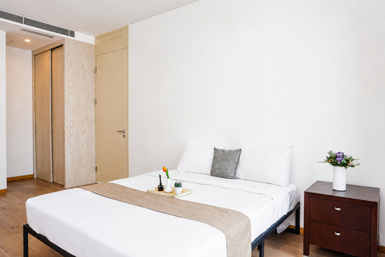 Bedroom 2, Serene 1BR with Sky View at Apartment Izzara By Travelio, Jakarta Selatan