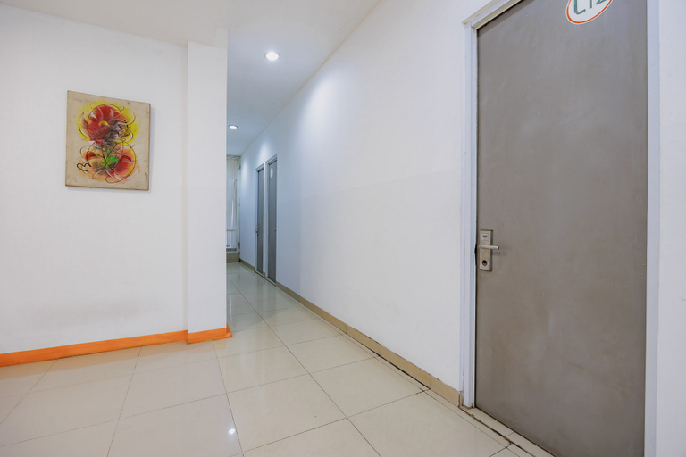 Others 5, RedDoorz near Mangga Dua Mall, West Jakarta