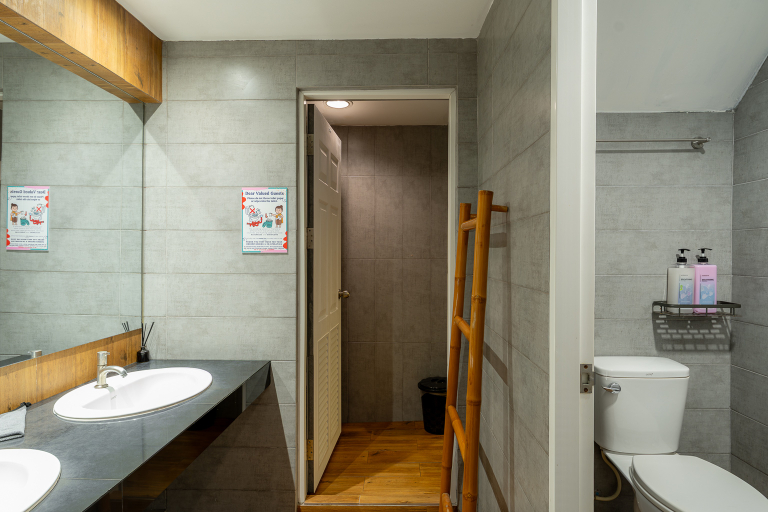 Bathroom 3, Ashi Poshtel, Muang Chiang Mai
