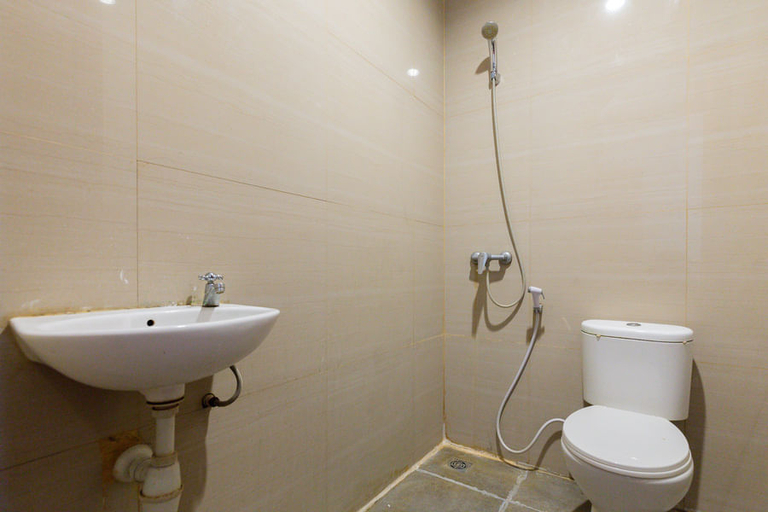 Bathroom 3, RedDoorz @ Raya Ngagel 2, Surabaya