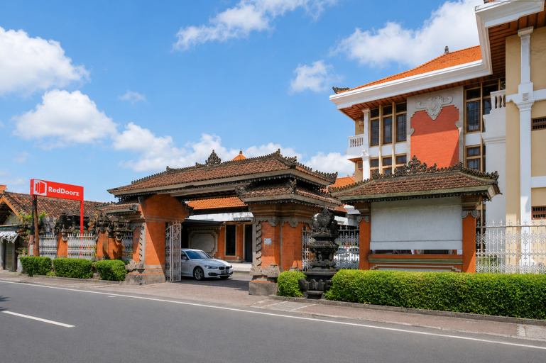 Exterior & Views 2, RedDoorz @ Hotel Dewata Indah Denpasar, Denpasar