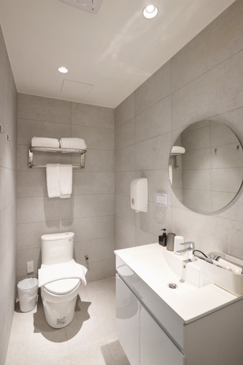 Bathroom 2, East Gate Hotel, Taichung