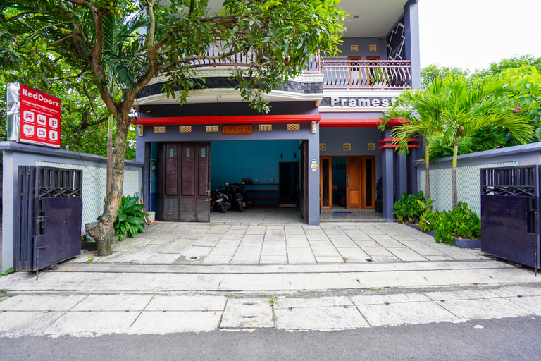 Exterior & Views 2, RedDoorz Syariah near Monumen Jogja Kembali, Sleman