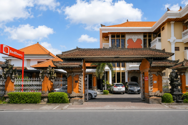 Exterior & Views 2, RedDoorz @ Hotel Dewata Indah Denpasar, Denpasar