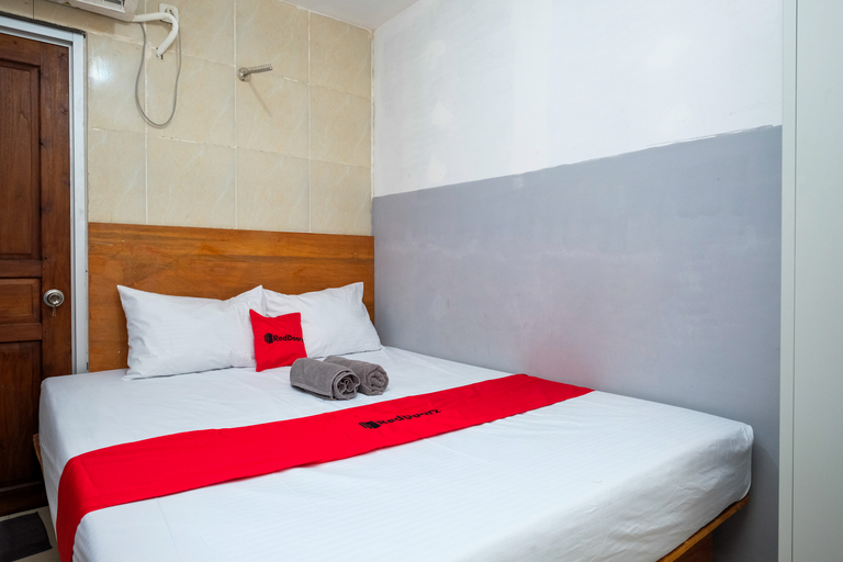 Bedroom 5, RedDoorz @ AVA Guesthouse Pucang Anom Timur, Surabaya