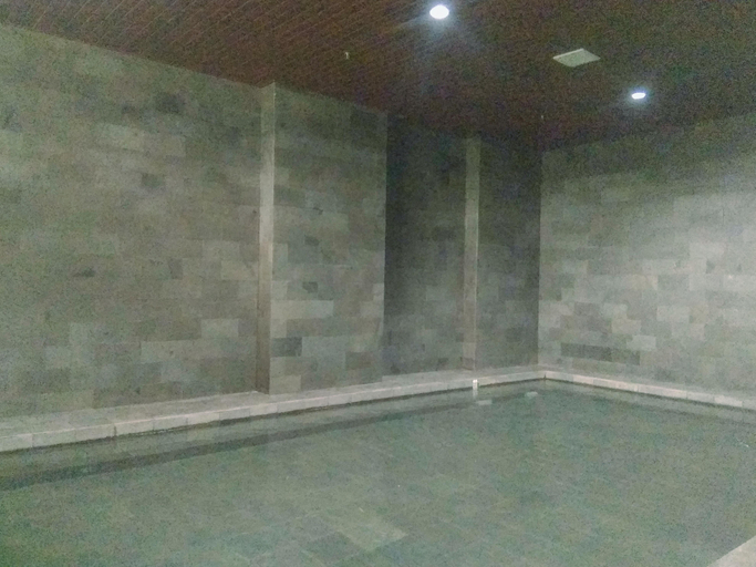 Swimming Pool 4, Trendy 2BR at Apartment Vasanta Innopark By Travelio, Cikarang