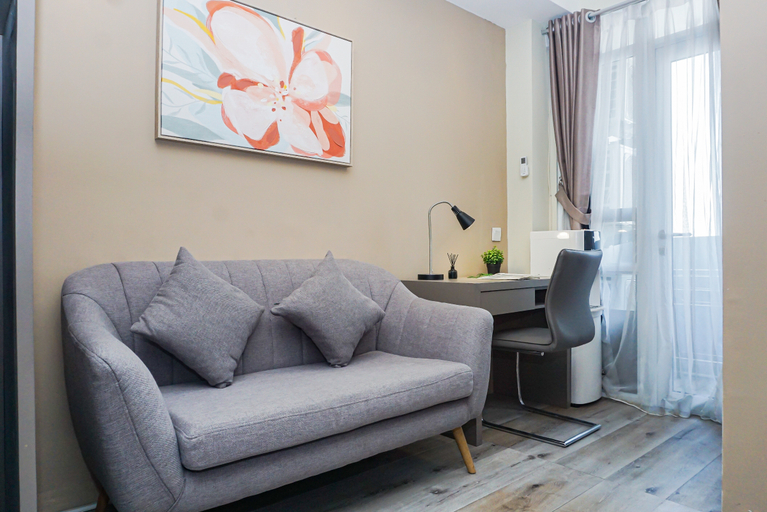 Living Room 5, Trendy 2BR at Apartment Vasanta Innopark By Travelio, Cikarang
