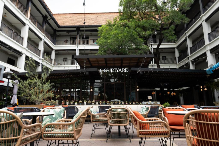 Exterior 2, Baan Chart Hotel, Pathum Wan