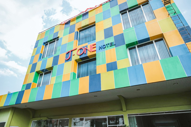 Exterior & Views 2, RedDoorz Premium @ Hotel T-ONE Jambi, Jambi