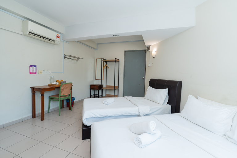 Bedroom 3, Swing & Pillows @ Seri Kembangan Selangor, Hulu Langat