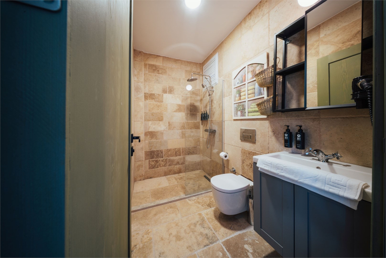 Bathroom 5, SEROTONIN Premium Collection, Ayvacık