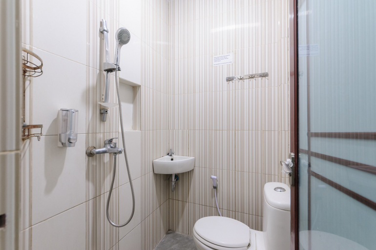 Bathroom 5, RedDoorz @ Best Hotel Jalan Dr. Sutomo Siantar, Pematangsiantar
