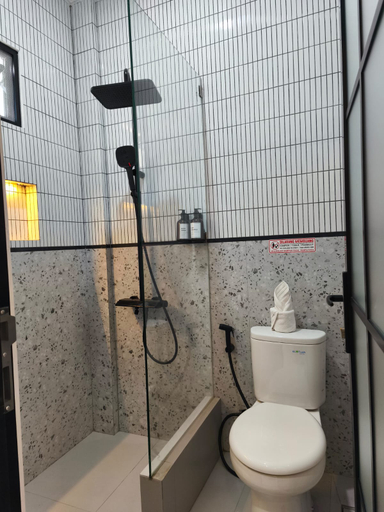 Bathroom 5, Luma Costel, Pekanbaru