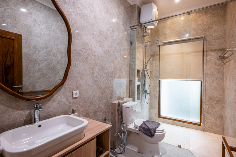 Bathroom 5, Kalynda Boutique Villa, Sleman