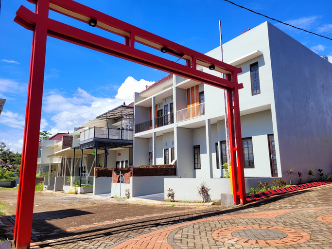 Exterior & Views