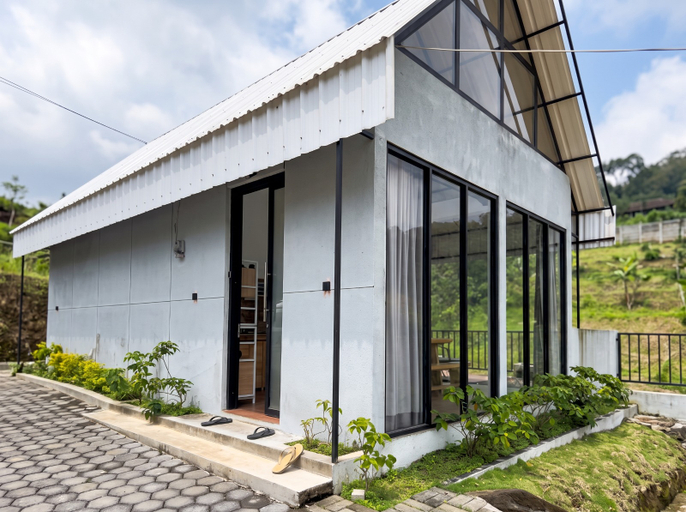 Natura Glamping Room Type - Maple Cabin