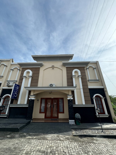 Exterior & Views 2, Adiputra Guesthouse HomiQ, Sleman