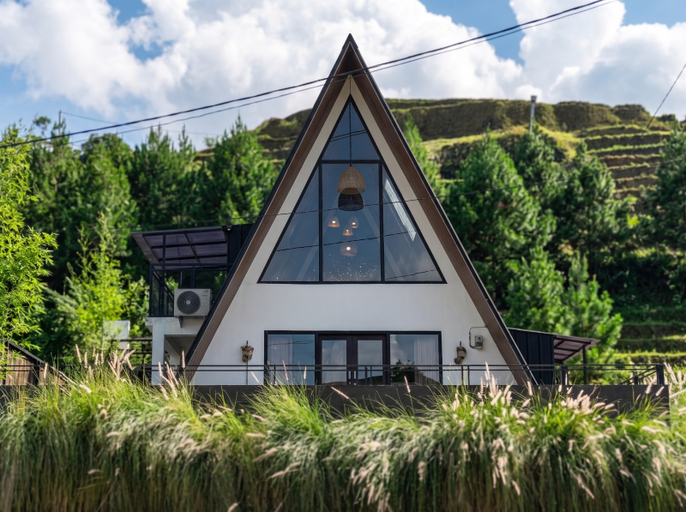 Natura Glamping Room Type - Kahuripan Triangle Cabin