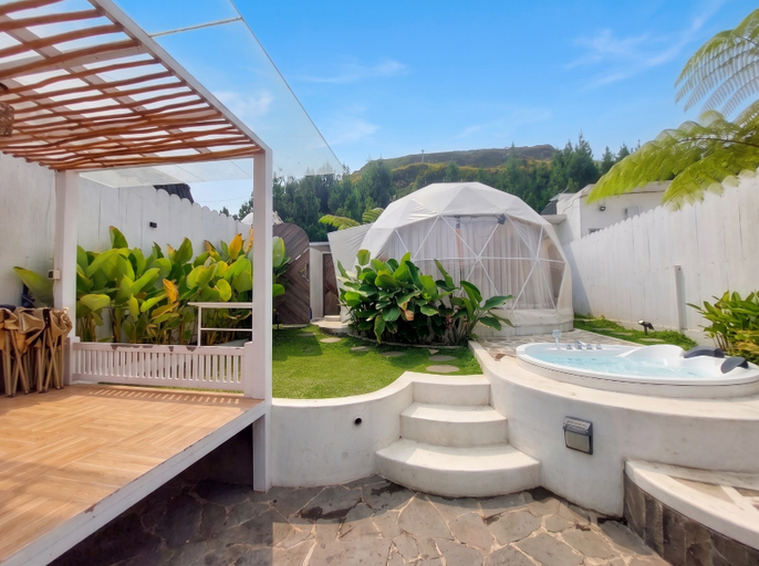 Natura Glamping - Tap to explore photos