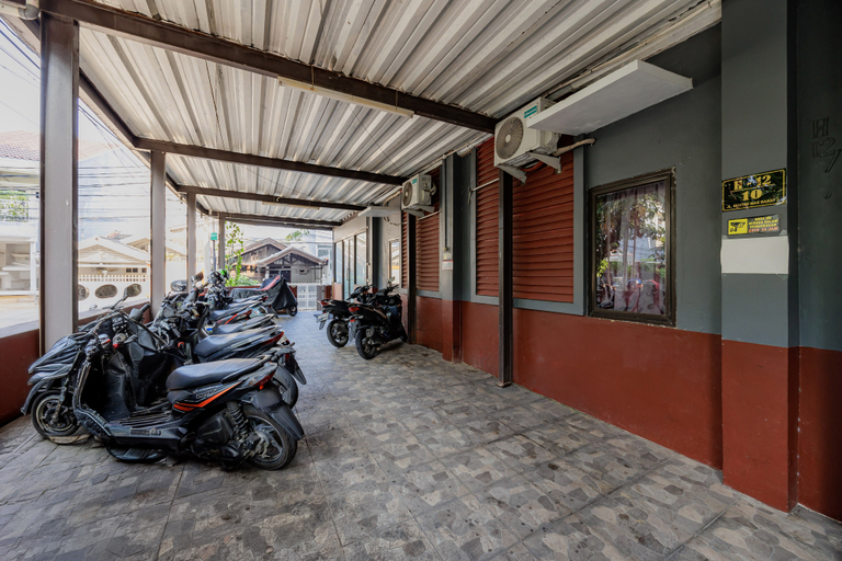 Others 5, RedDoorz Plus near ITC Cempaka Mas 2, Jakarta Utara