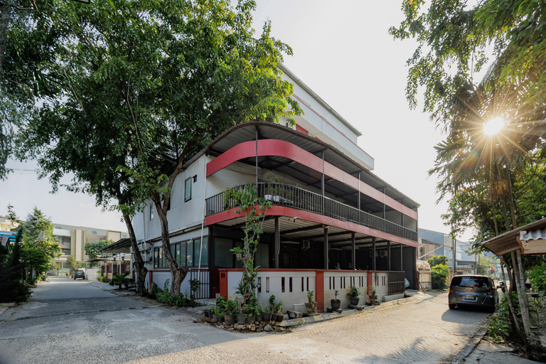 Others 3, RedDoorz Plus near ITC Cempaka Mas 2, Jakarta Utara