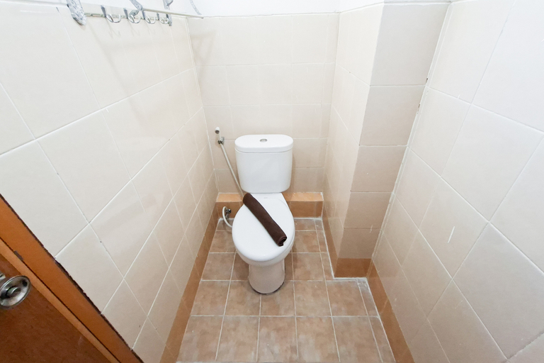 Bathroom 2, Sky Blue Studio at Apartment Loftvilles City By Travelio, Tangerang Selatan