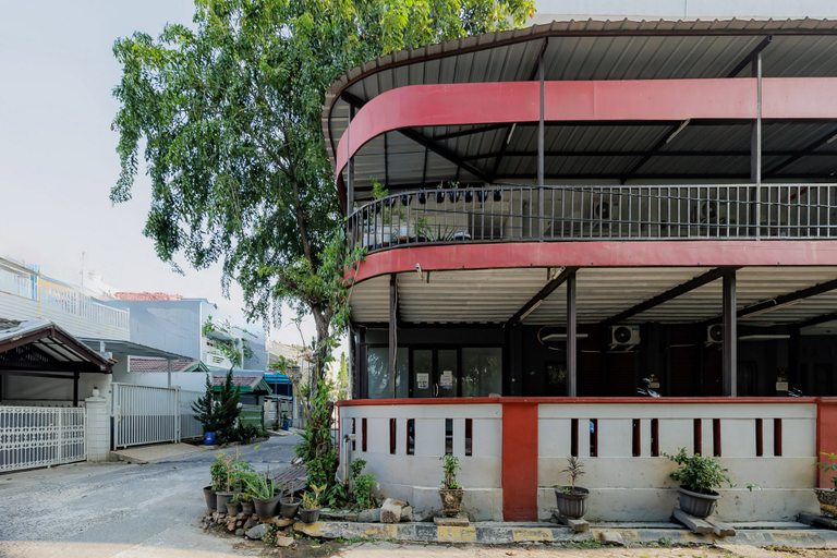 Others 4, RedDoorz Plus near ITC Cempaka Mas 2, Jakarta Utara