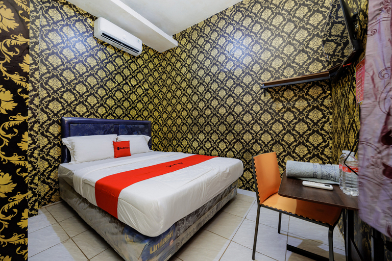 Bedroom 3, RedDoorz Plus near ITC Cempaka Mas 2, Jakarta Utara
