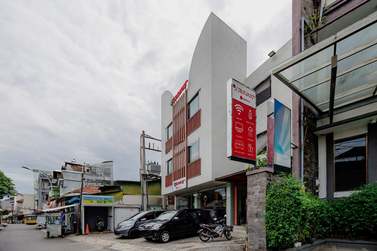 Exterior & Views 2, RedDoorz Plus near Asia Afrika 3, Bandung