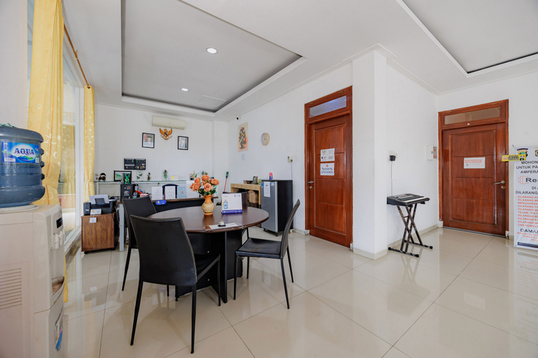 Food & Drinks, RedDoorz Premium near Stasiun Lenteng Agung, South Jakarta