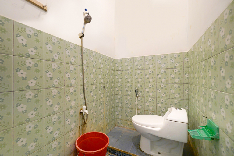 Bathroom, Ken Zong Inn Hotel, Sukabumi