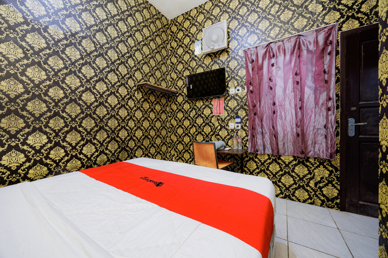 Bedroom 4, RedDoorz Plus near ITC Cempaka Mas 2, Jakarta Utara