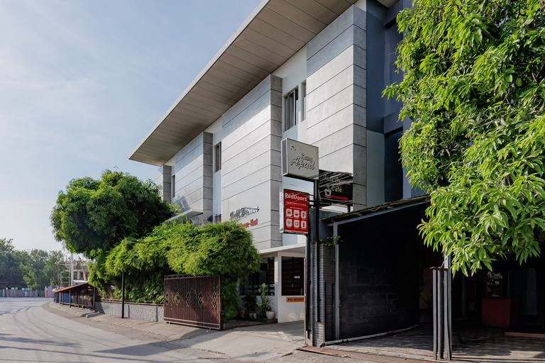 Exterior & Views 2, RedDoorz Plus @ Cirebon City Center, Cirebon