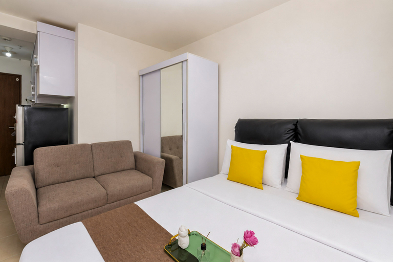 Bedroom 4, Minimalist and Homey Studio at Apartment Tifolia By Travelio, Jakarta Timur